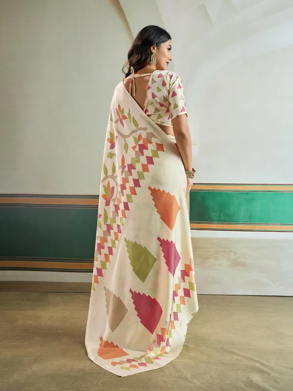 Windstor_Cream_Modal_Ajrakh_Printed_Satin_Silk_Saree