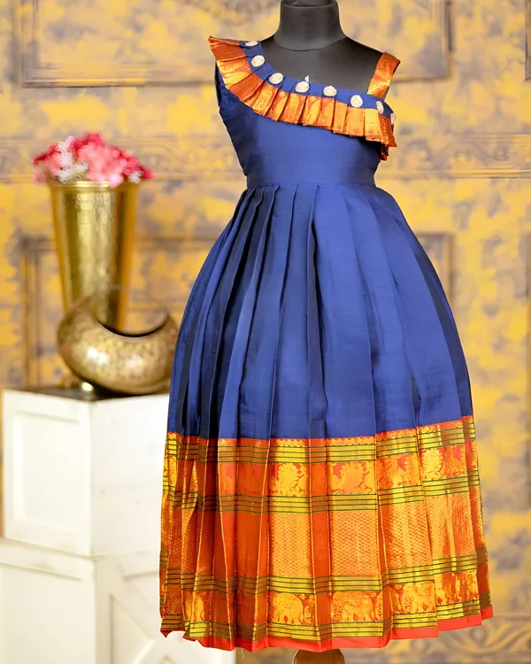 Regal_Silk_Gown_with_Kanjivaram_Border👸