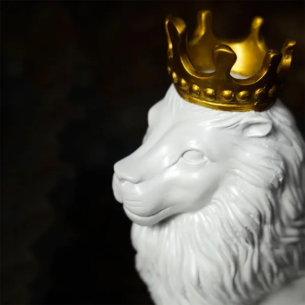 White_Nordic_Elegance_Dual-Tone_Polyresin_Regal_Lion_Showpiece_For_Home_Decor_(29.1_X_18.5_X_11_Centimeters)