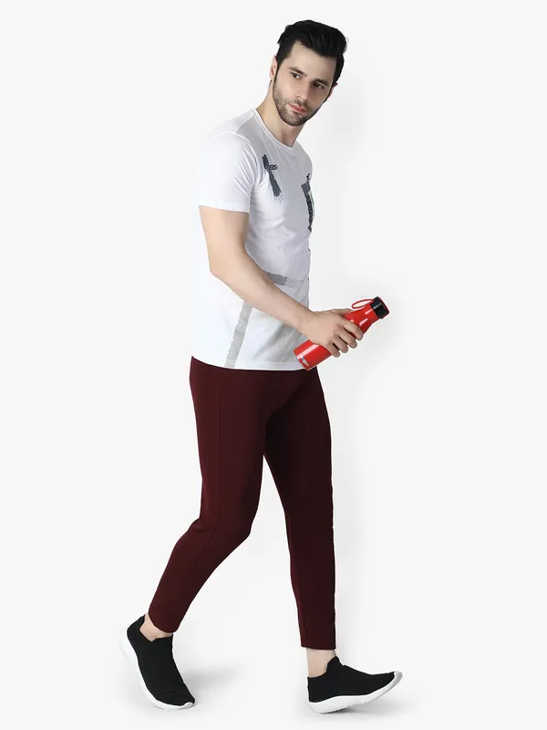 Maroon_Stylish_Maroon_Stretchable_Joggers_With_Pockets_For_Men