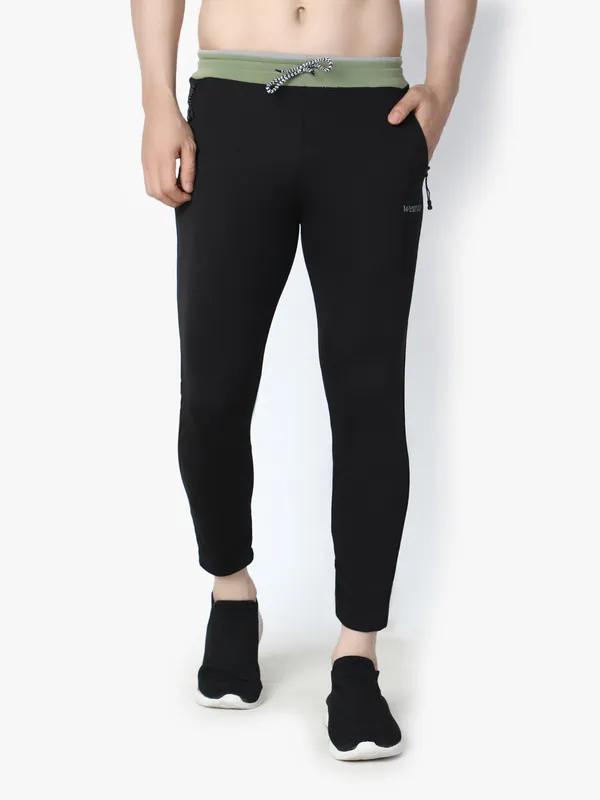 Black_Stylish_Black_Stretchable_Joggers_With_Zipper_Pockets_For_Men