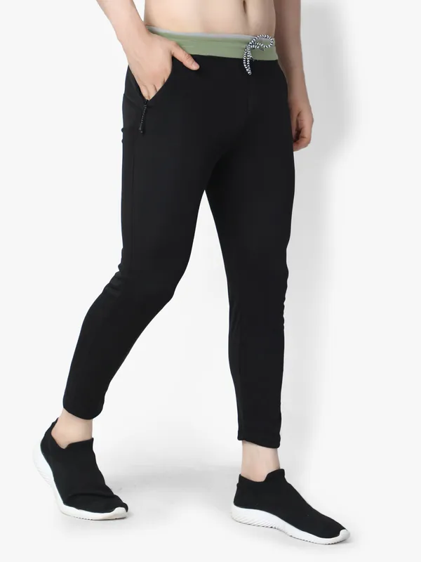 Black_Stylish_Black_Stretchable_Joggers_With_Zipper_Pockets_For_Men