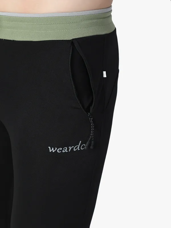 Black_Stylish_Black_Stretchable_Joggers_With_Zipper_Pockets_For_Men