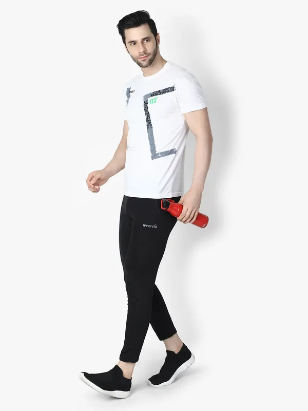 Black_Stylish_Black_Stretchable_Joggers_With_Zipper_Pockets_For_Men