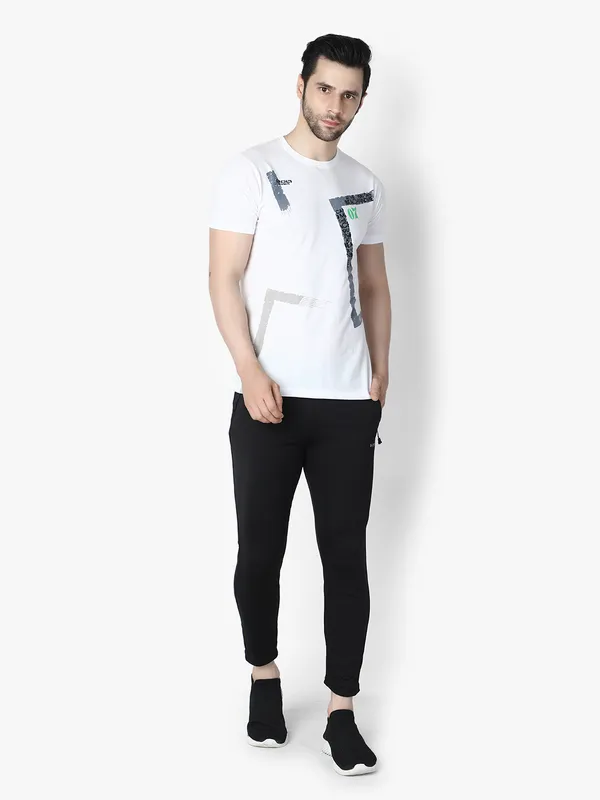 Black_Stylish_Black_Stretchable_Joggers_With_Zipper_Pockets_For_Men