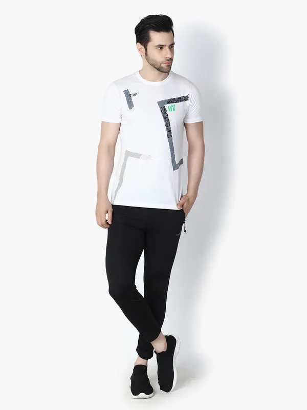 Black_Stylish_Black_Stretchable_Joggers_With_Zipper_Pockets_For_Men