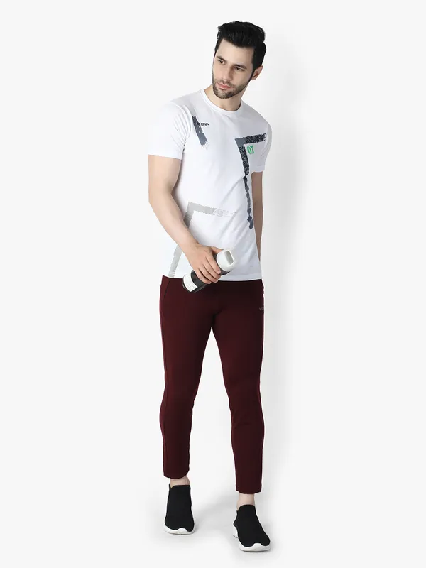 Maroon_Stylish_Maroon_Stretchable_Joggers_With_Zipper_Pockets_For_Men
