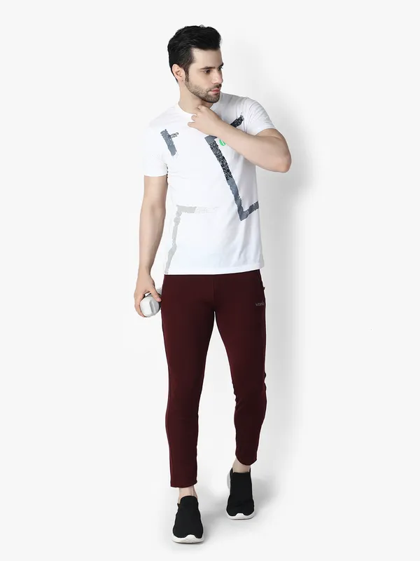 Maroon_Stylish_Maroon_Stretchable_Joggers_With_Zipper_Pockets_For_Men