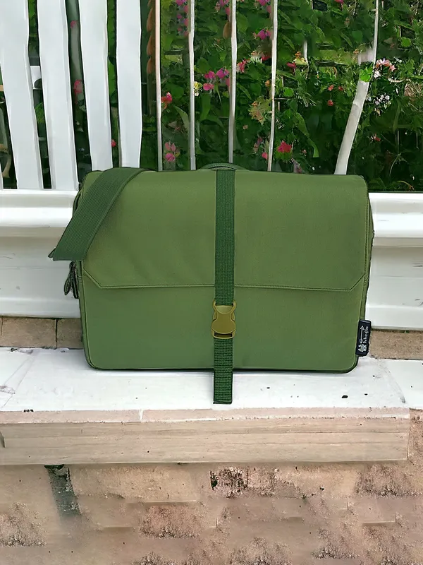 Green_Unisex_Laptop_Messenger_Bag_|_Polyester_Zipper_with_Removable_Strap