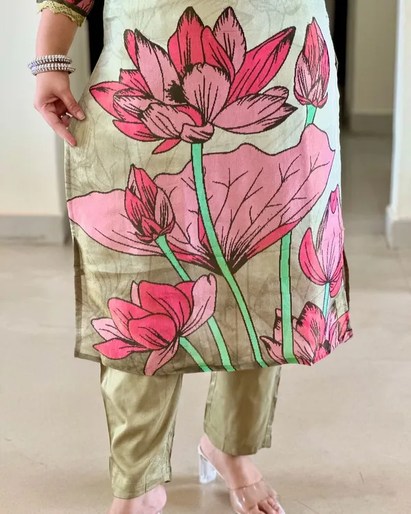 Pastel_Pista_Floral_Straight_Mirror_Worked_Kurta_Pants_Set_With_Dupatta_For_Women