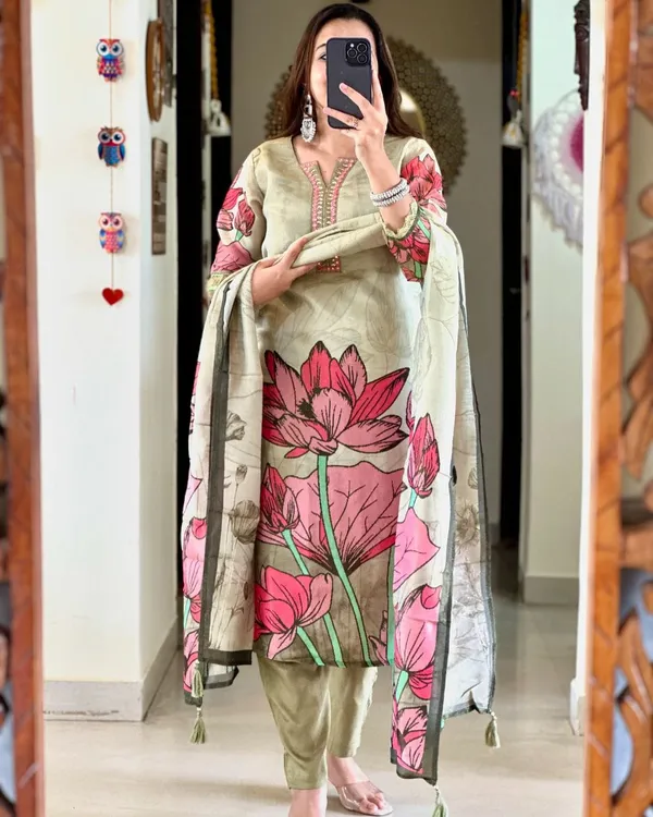 Pastel_Pista_Floral_Straight_Mirror_Worked_Kurta_Pants_Set_With_Dupatta_For_Women