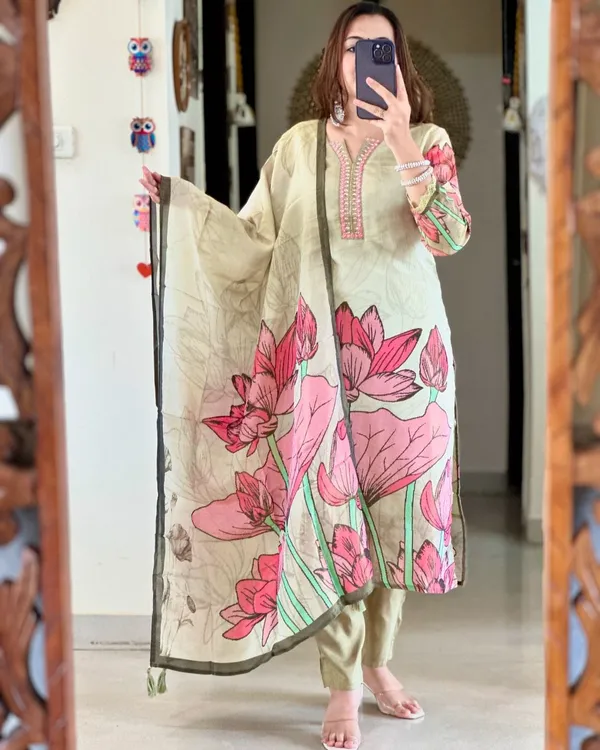Pastel_Pista_Floral_Straight_Mirror_Worked_Kurta_Pants_Set_With_Dupatta_For_Women