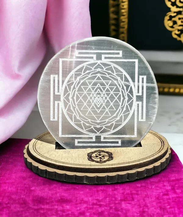 Round_Selenite_Plate_Engraved_Shri_Yantra_Used_For_Charging_Crystal_Cleansing_Re-Energy_Work,_Meditation_And_Pooja_-3_To_4_Inch_Sri_Yantra
