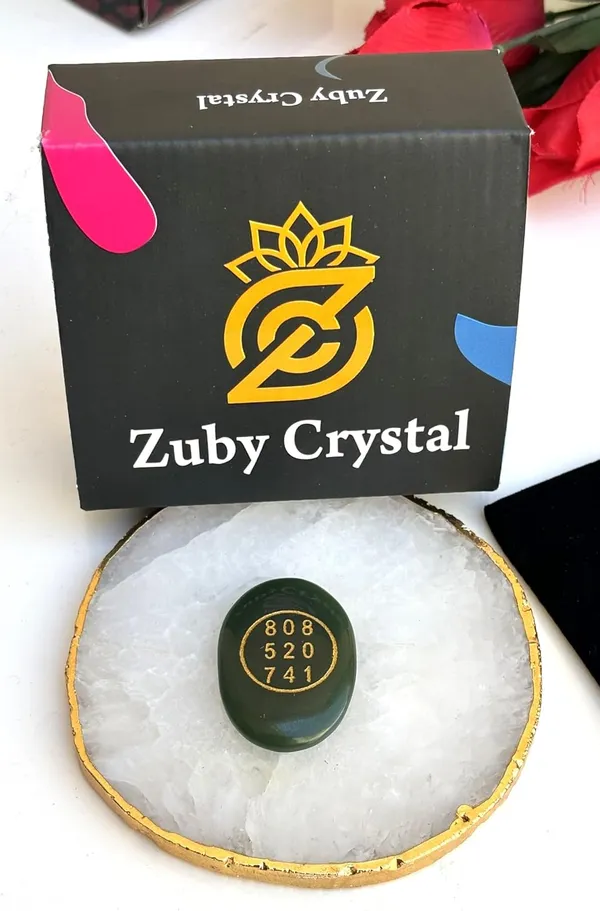 Green_Jade_Crystal_Zibu_Symbol_Coin_For_Wealth,_Money,_Good_Luck,Vastu,_Business_Healing_Stones