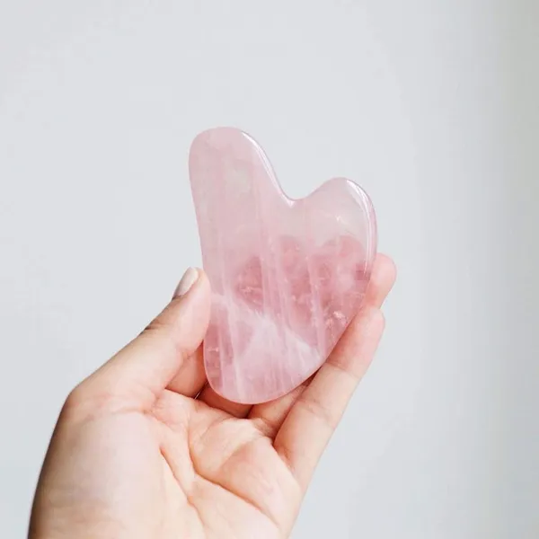 Pink_Rose_Quartz_Gua_Sha_Face_Manual_Massage_Tools_Used_For_Anti_Ageing,_Dark_Circle_And_Acupuncture