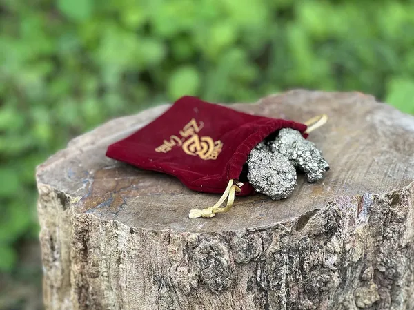 Natural_Gold_Pyrite_Cluster_–_Genuine_Rough_Stone_for_Vastu,_Desk_Decor,_Wealth_&_Business_Luck