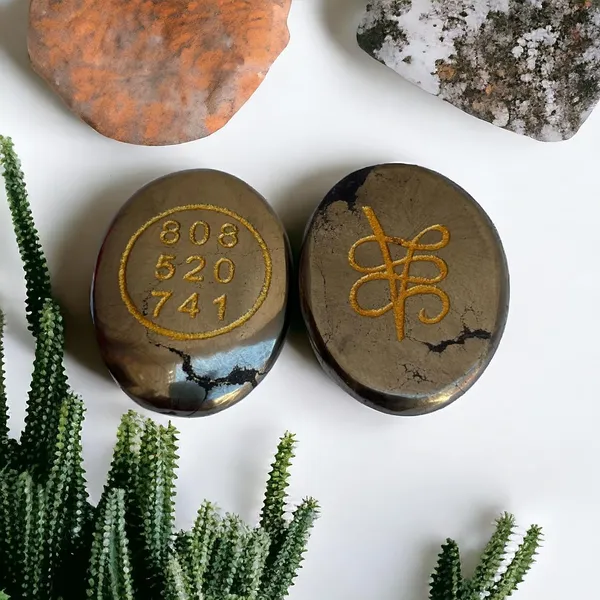 Pyrite_Zibu_Symbol_Coin_–_Genuine_Healing_Stone_for_Tarot,_Astrology,_Numerology_&_Spiritual_Practices