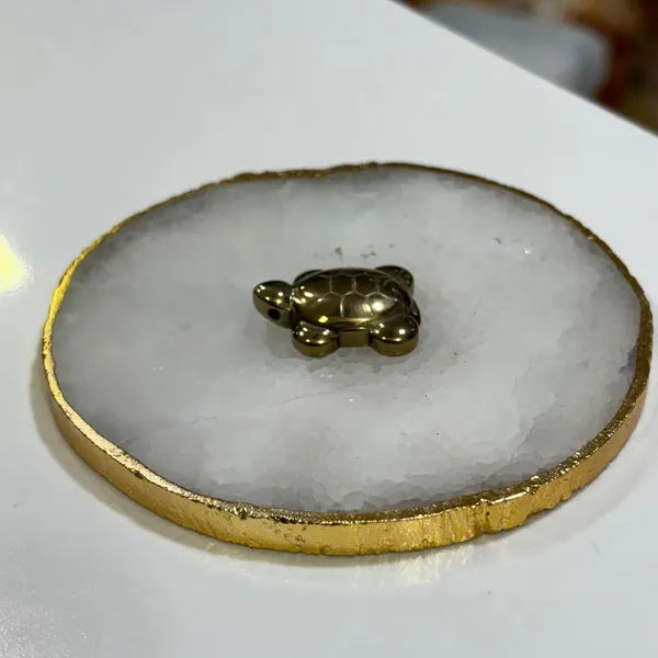 Plate_Pyrite_Stone_Original_Made_Wish_Fulfilling_Tortoise_Turtle:_A_Feng_Shui_Charm_For_Home_Decor_And_Positive_Energy._(Pyrite_+_Turtle+Plate)