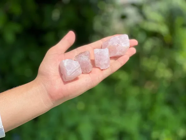 Natural_Rose_Quartz_Rough_Stone_Raw_Rock_For_Healing,_Attract_Unconditional_Love_And_Infinite_Peace_(250+_Grams_weight_for_4_to_5_Piece)