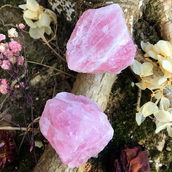 Naturals_Stones_Amethyst_Black_Tourmaline_Obsidian_Pyrite_Clear_Rose_Quartz_Green_Aventurine_Jade_Tiger_Eye_Selenite_Healing_Crystal_Gemstones._(Rose_Quartz)