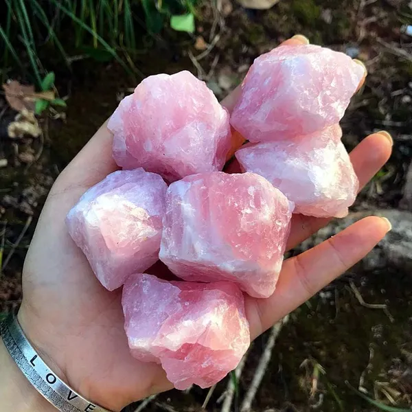 Naturals_Stones_Amethyst_Black_Tourmaline_Obsidian_Pyrite_Clear_Rose_Quartz_Green_Aventurine_Jade_Tiger_Eye_Selenite_Healing_Crystal_Gemstones._(Rose_Quartz)