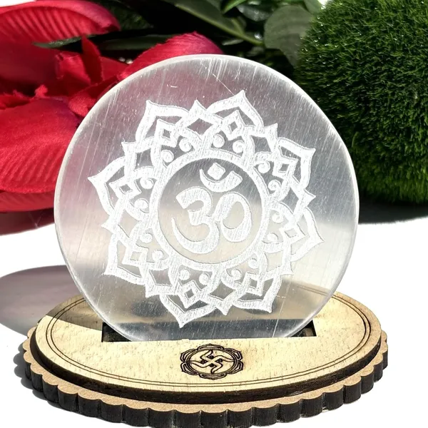 Selenite_Charging_Plate_Engraved_Om_Symbol_For_Crystal_Cleansing_Re-Energy_Work,_Meditation_And_Pooja_-_Sri_Yantra_(Om)