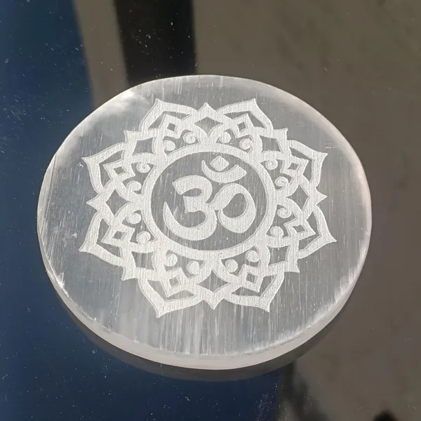 Selenite_Charging_Plate_Engraved_Om_Symbol_For_Crystal_Cleansing_Re-Energy_Work,_Meditation_And_Pooja_-_Sri_Yantra_(Om)