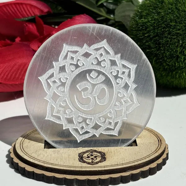 Selenite_Charging_Plate_Engraved_Om_Symbol_For_Crystal_Cleansing_Re-Energy_Work,_Meditation_And_Pooja_-_Sri_Yantra_(Om)
