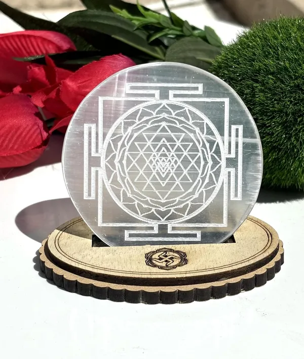 Round_Selenite_Plate_Engraved_Shri_Yantra_Used_For_Charging_Crystal_Cleansing_Re-Energy_Work,_Meditation_And_Pooja_-3_To_4_Inch_Sri_Yantra
