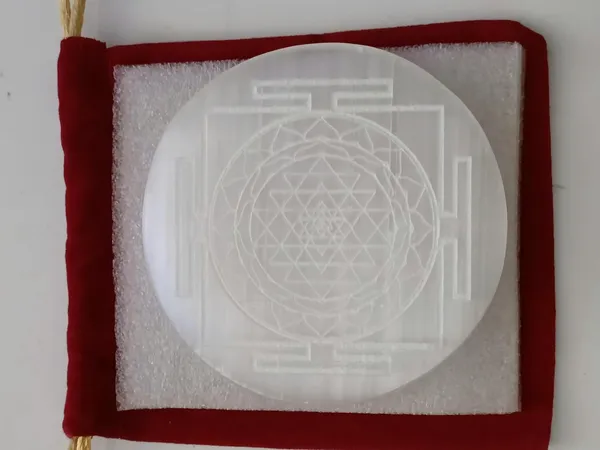 Round_Selenite_Plate_Engraved_Shri_Yantra_Used_For_Charging_Crystal_Cleansing_Re-Energy_Work,_Meditation_And_Pooja_-3_To_4_Inch_Sri_Yantra