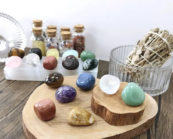 Natural_Energised_Tumble_Stone_Of_Rose_Quartz,_Citrine_Selenite,_Tiger_Eye,_Black_Obsidian_Used_For_Reiki_Healing,_Home_Decor,(Qty-_5_Nos.)_(Tumble_Stone,_Rainbow_Moonstone)
