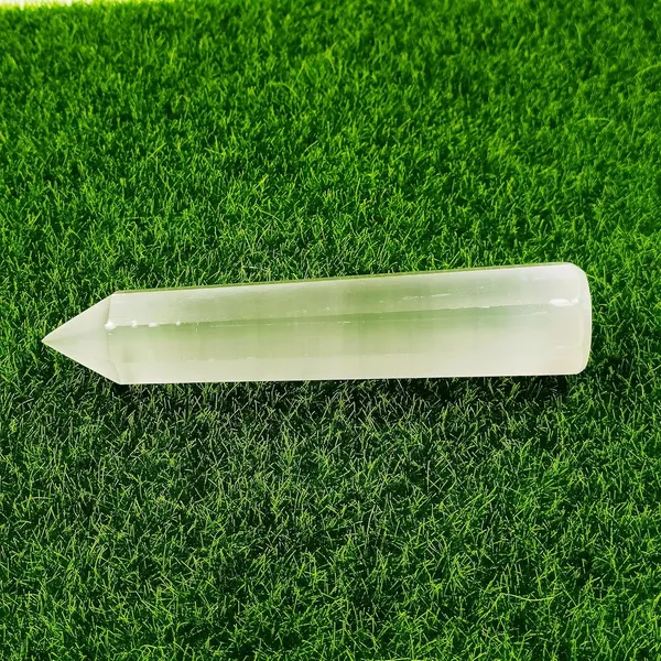Selenite_Wand_For_Reiki,_Healing,_Meditation_And_Idol_Figurine.