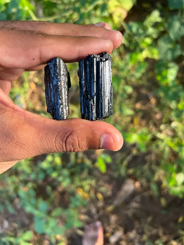 Black_Tourmaline_Stone_Rough_For_Powerful_Protection_Against_Negative_Energy_(Weight_250_Grams)