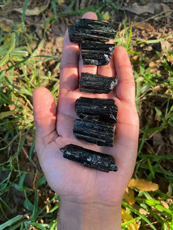 Black_Tourmaline_Stone_Rough_For_Powerful_Protection_Against_Negative_Energy_(Weight_250_Grams)