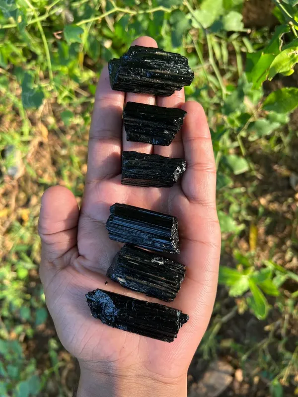 Black_Tourmaline_Stone_Rough_For_Powerful_Protection_Against_Negative_Energy_(Weight_250_Grams)