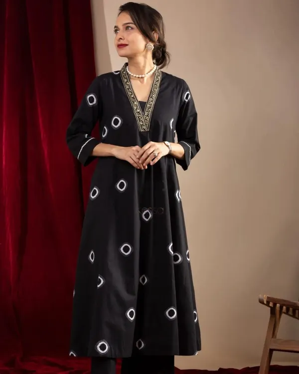 Women_Black_Rayon_Kurti_Pant_Set