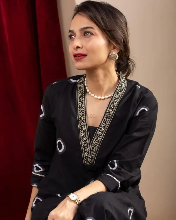 Women_Black_Rayon_Kurti_Pant_Set