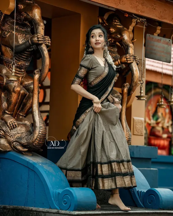 Kanjivaram_Silk_Zari_Half_Lehenga_Saree_With_Blouse_And_Dupatta