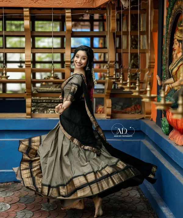 Kanjivaram_Silk_Zari_Half_Lehenga_Saree_With_Blouse_And_Dupatta