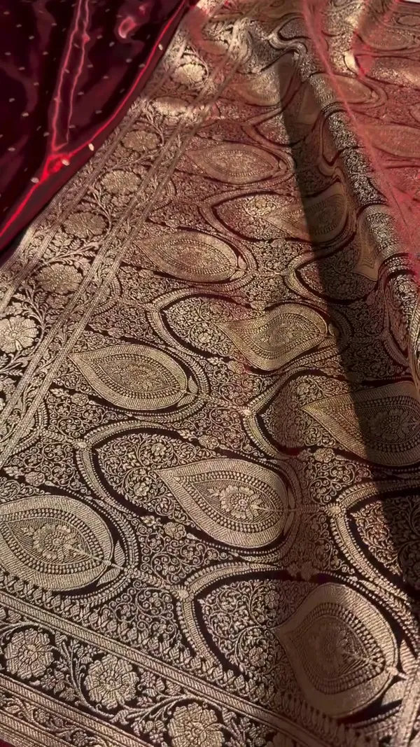 Banasari_maroon_hevy_silk_saree_whie_blouse