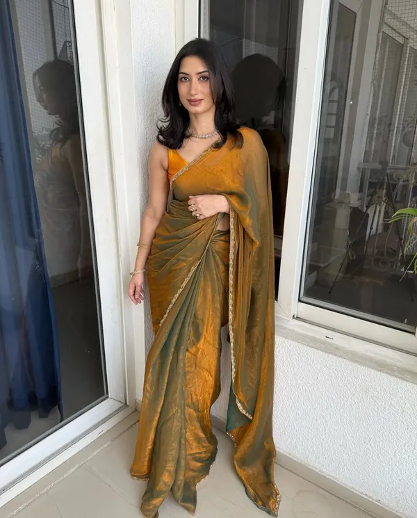 Graceful_Green_Fancy_Silk_Saree_With_Outstanding_Blouse_Piece