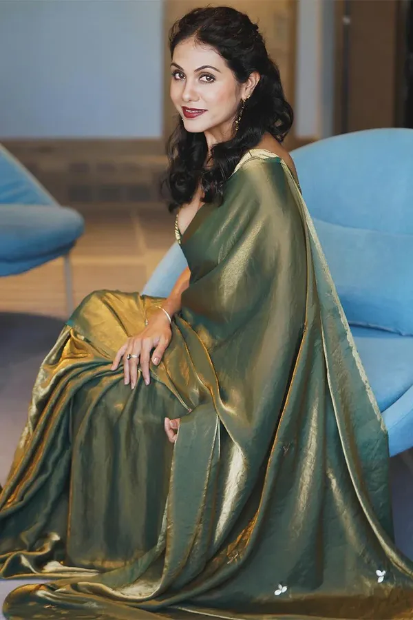 Graceful_Green_Fancy_Silk_Saree_With_Outstanding_Blouse_Piece