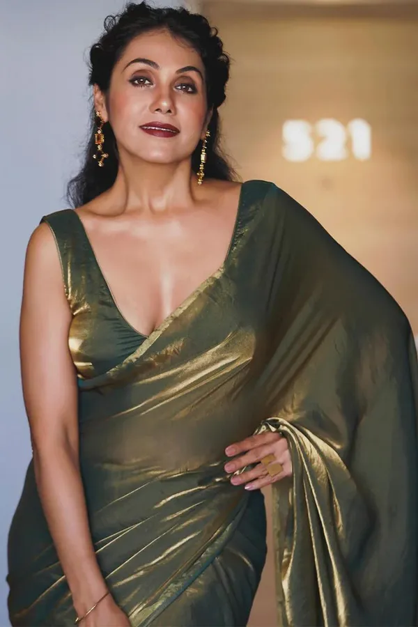 Graceful_Green_Fancy_Silk_Saree_With_Outstanding_Blouse_Piece