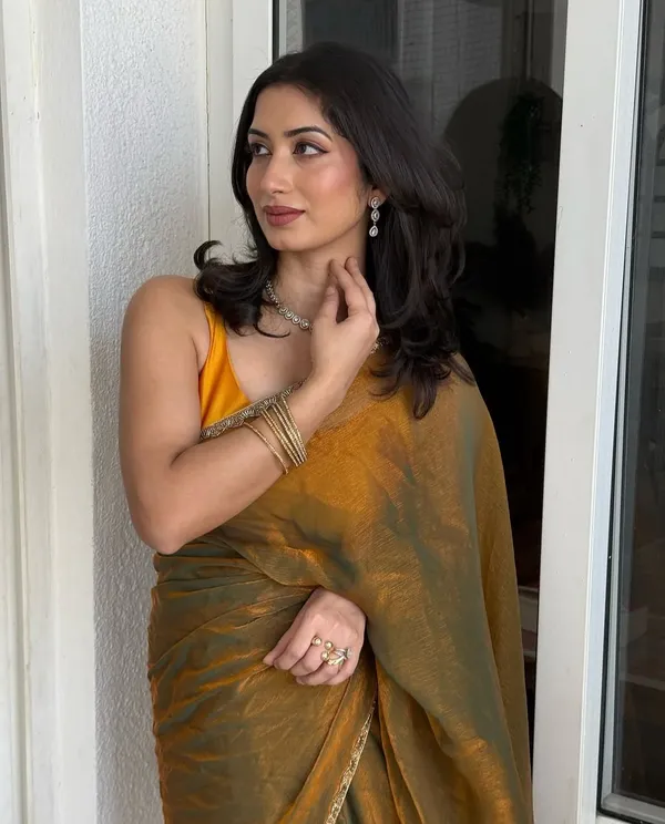 Graceful_Green_Fancy_Silk_Saree_With_Outstanding_Blouse_Piece