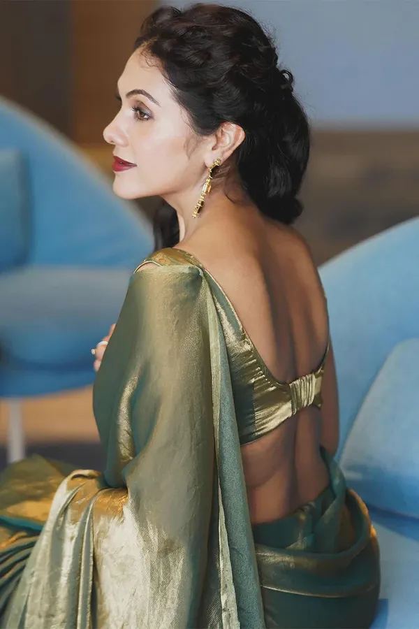 Graceful_Green_Fancy_Silk_Saree_With_Outstanding_Blouse_Piece