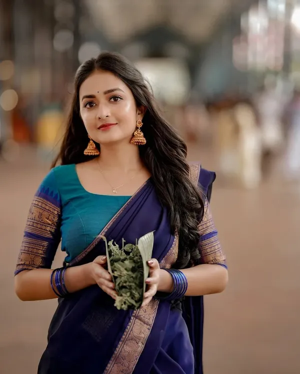 Kanjivaram_Silk_Zari_Half_Lehenga_Saree_With_Blouse_And_Dupatta