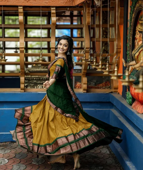 Kanjivaram_Silk_Half_Lehenga_Saree_With_Blouse_And_Dupatta