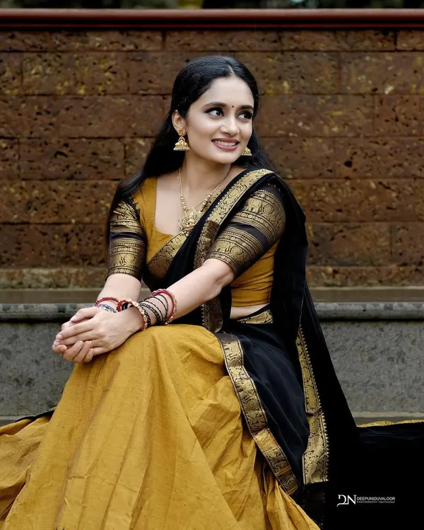 Kanjivaram_Silk_Zari_Half_Lehenga_Saree_With_Blouse_And_Dupatta