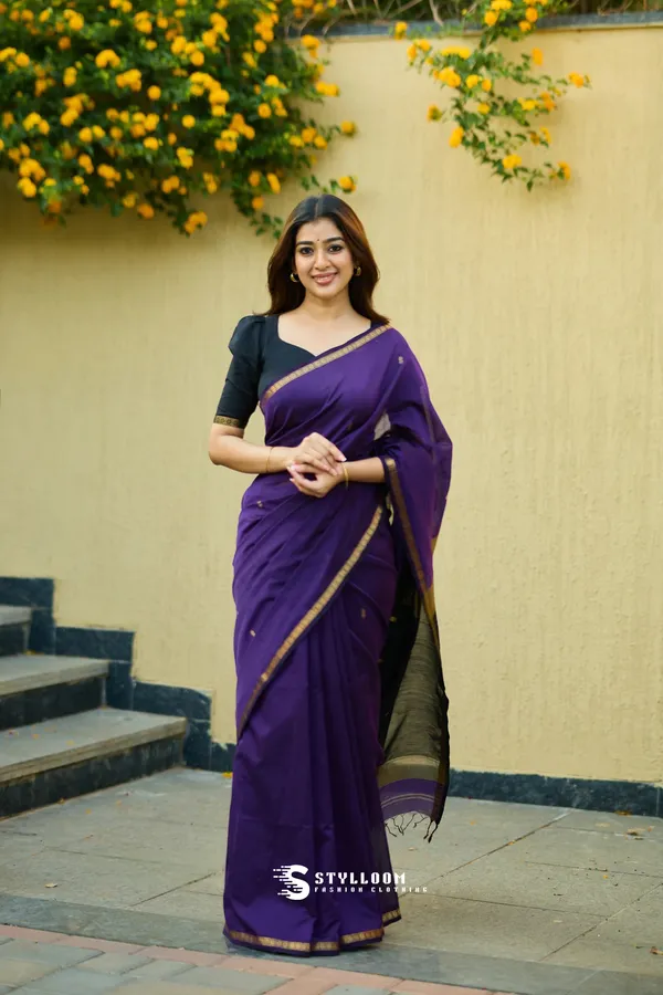 Timeless_Linen_Saree_With_Elegant_Minimalist_Patterns_For_Women