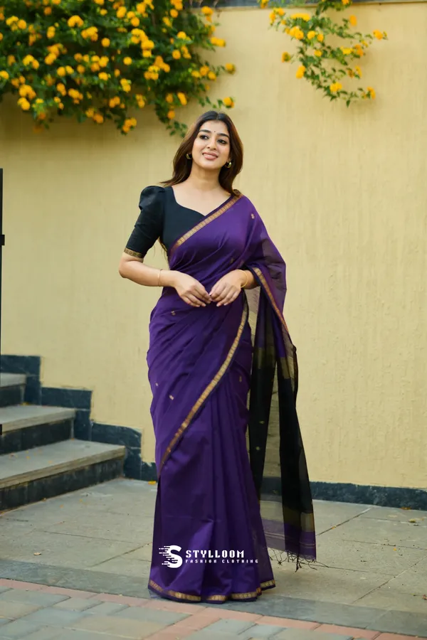 Timeless_Linen_Saree_With_Elegant_Minimalist_Patterns_For_Women